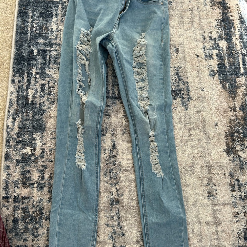 Best Quality Brand Ripped Jeans - Picture 4 of 5